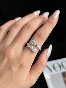 1 chiếc nhẫn hở mặt đính đá Moissanite tròn nhỏ 0.8CT, thanh lịch và sang trọng dành cho nữ, được chế tác từ bạc Sterling (S925). Hoàn hảo cho lễ đính hôn, đám cưới, quà tặng giữa bạn bè thân thiết, sinh nhật, kỷ niệm hoặc các dịp đặc biệt khác. Trang sức cô dâu. - Nhẫn Moissanite tròn - Xem 5