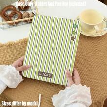 Ốp bảo vệ máy tính bảng gấp 3 lần bằng acrylic trong suốt cao cấp, có khe đựng bút, họa tiết sọc xanh lá cây và nâu "LUCKY". Mẫu ốp bảo vệ máy tính bảng gấp 3 lần bằng acrylic trong suốt cao cấp hình ngôi sao "LUCKY" sọc, có khe đựng bút, thiết kế tối giản. Đặc điểm của ốp bảo vệ máy tính bảng: Thiết kế chân đế gấp 3 lần, chức năng tự động tắt/mở màn hình thông minh, mặt lưng mềm trong suốt, khe đựng bút tích hợp, các đường cắt chính xác, nhẹ và dễ mang theo. - Nhiều màu - Xem 3