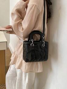 Nova Bolsa de Mão com Padrão Acolchoado em Formato de Coração e Cor Sólida em PU com Pingente de Laço - Bolsa Transversal Versátil e Elegante para Mulheres, Bolsa da Moda, Bolsa Elegante para Negócios e Uso Casual, Perfeita para Escritório, Negócios e Ambientes de Trabalho - Preto - Visão 4