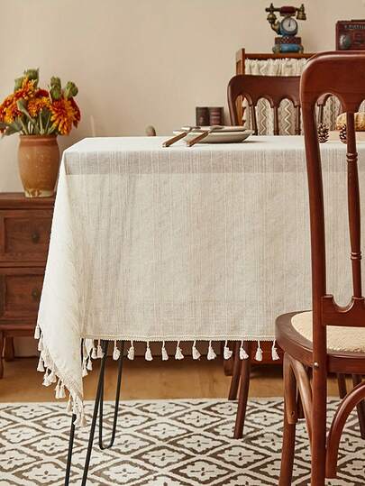 1 chiếc khăn trải bàn kiểu Ins với họa tiết kẻ sọc và tua rua, khăn phủ bàn ăn tạo không gian ấm cúng, vải trang trí chống bụi cho bàn cà phê phòng khách.