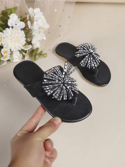 1 đôi dép xỏ ngón đính đá cho bé gái, đế mềm chống trơn trượt, dép đi biển mùa hè đa năng cho trẻ em