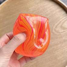 1个瓦楞纸方形麦芽糖挤压玩具，恶作剧玩具，慢回弹软胶玩具，柔软可挤压，手感轻柔细腻，适合作为派对礼物、生日礼物、节日礼物和返校礼物。 - 多款式 - 查看 8