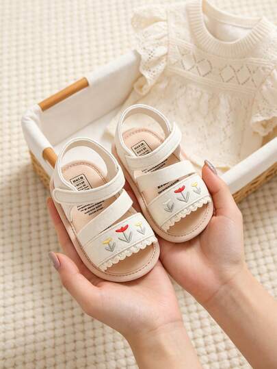 Infant Girls Sandals Infant Summer Home Slippers Soft Sole Non-Slip First Walker Crib Sandals Pom Pom Trim Princess Shoes For Toddler 0-24 Months Daily Indoor Wear