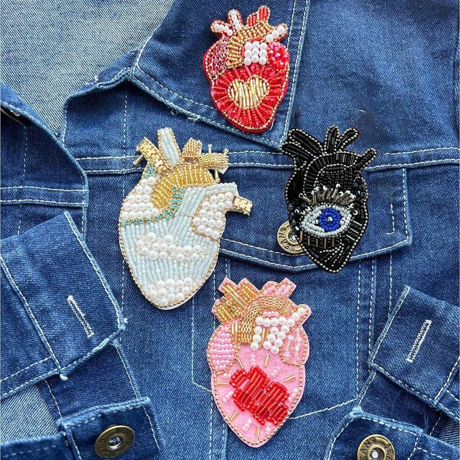 1-4pcs Heart-Shaped Handmade Diamond Patches, DIY Clothing Accessories, Bags, Shoes, Hats, Decorations, Sewing Styles, Multiple Colors Available, Handcrafted With Slight Variations In Rhinestone Placement - Heart and Action - View 1