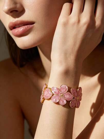 1pc Elegant & Versatile Enamel Drip Oil Plumeria Stainless Steel Bracelet For Women, Suitable For Daily Life, Parties, Dates, Afternoon Tea, Fashion Outings, Commuting, A Great Gift For Women