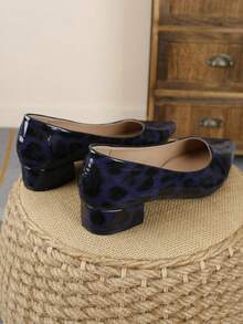 XBYASDF 2026 New Women's Blue Leopard Print Pointed Toe Chunky Heel Pumps, Glossy Low Vamp Slip-On 3cm High Heels, Versatile For Commute And Date - Dark Blue - View 8