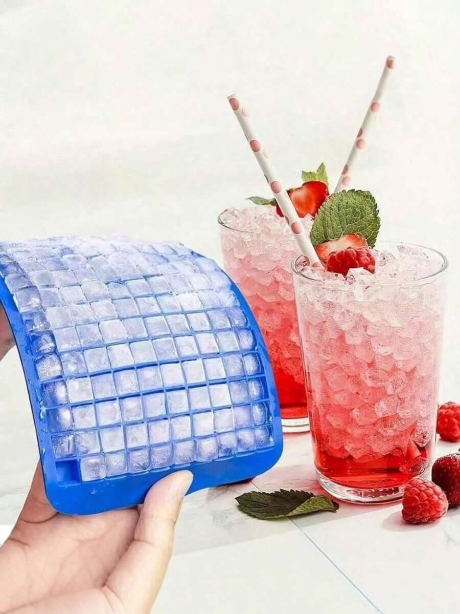 1个蓝黑相间的方形硅胶冰格，160格，柔韧耐用，耐低温，可用作冰块模具或布丁模具，适用于家庭、酒吧等各种场合，使用方便。 - 彩色 - 查看 1