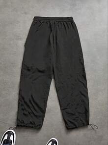 Quần jogger nam dáng rộng, chất liệu nylon nhăn nhẹ, có dây rút ở eo, phối màu bên hông và đường may nổi bật, phong cách đường phố năng động, thích hợp mặc hàng ngày, mùa xuân/hè. - màu đen - Xem 2