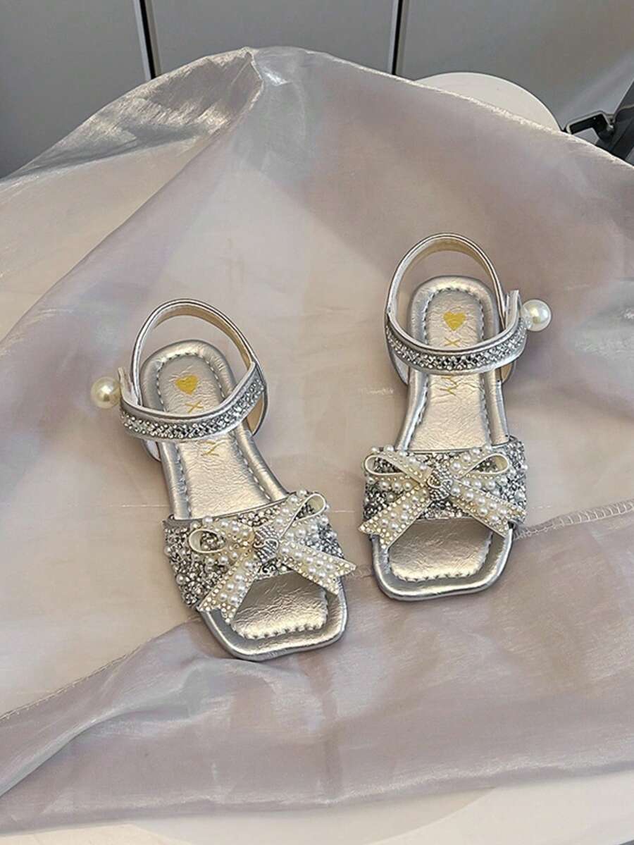 女童公主風夾腳拖鞋 2026新款 珠飾刺繡蝴蝶結 軟底防滑 運動與旅行鞋 - 銀色 - 查看 1