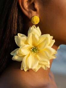 Large Yellow Flower Earrings, Lightweight Floral Petal Design, Suitable For Beach, Photography, Artistic & Fresh Style, Flattering For Face, Essential Accessory For Goddess - Yellow - View 2