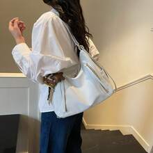 Nouveau sac à main populaire pour femmes, sac à bandoulière polyvalent et minimaliste de style mode, matériau confortable en texture PU de couleur unie avec fermeture éclair, sangle d'épaule longue et réglable, sac fourre-tout spacieux et multifonctionnel avec pendentif - Bleu azur - Voir 2