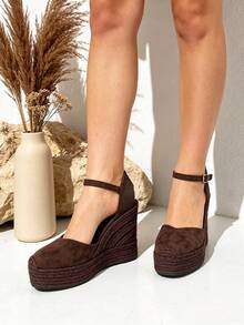 Women's High Wedge Espadrilles For The Beach, Vacation, And Party. High-Quality Women's Wedge Sandals With A Bohemian-Style Esparto Sole For Summer. Comfortable And With An Heel Height, Ideal For Walks And Outdoor Activities. Elegant And Fresh Footwear Option. - Brown - View 2