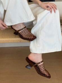 Sandal Selop Bertumit Wedges Jala dengan Desain Unik, Sandal Selop Wanita Musim Panas Berujung Tertutup dengan Tumit Tinggi Berongga dan Anyaman - Coklat - View 4