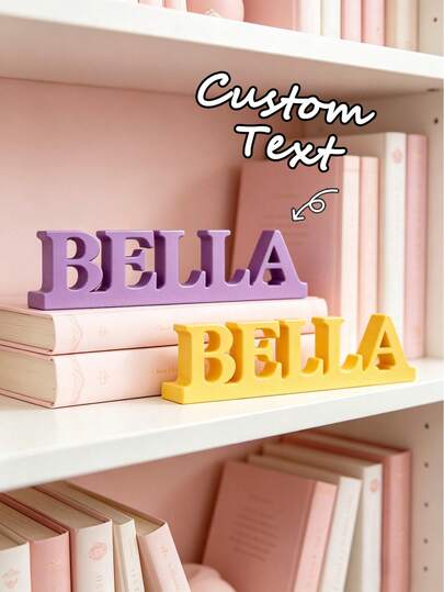 Ornamente artistice cu text 3D personalizate - personalizabile cu propriile mesaje text și nume, disponibile într-o varietate de culori. Aceste piese sunt perfecte pentru decorarea diverselor spații interioare.