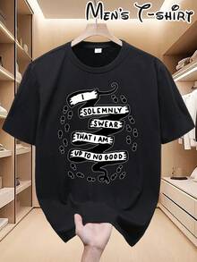 La camiseta de manga corta con cuello redondo para hombre de  de Warner Bros., con el lema "Lo juro solemnemente", está diseñada para el uso diario informal, ideal para vacaciones, fiestas, actividades al aire libre y otras ocasiones. Es una prenda imprescindible de la moda urbana y una excelente opción para regalos de cumpleaños y de Navidad. - Negro - Ver 1
