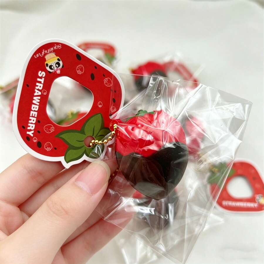 1个2026新款巧克力草莓慢回弹软萌捏捏乐，超柔软PU仿真面包吊坠（所有配件、纸卡和链条随机发送），办公焦虑缓解神器，可作背包/包包挂件，生日/理想/惊喜/节日/情侣/夏季/游戏玩家礼物，捏捏乐，减压必备