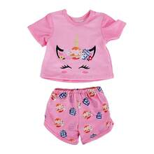 5 Conjuntos de ropa y accesorios para muñecas de 18 pulgadas, que incluyen blusa de manga corta y pantalones cortos (muñeca no incluida). Suave y transpirable para uso diario: Esta ropa de muñeca de 18 pulgadas está hecha de telas suaves para garantizar la comodidad durante las actividades en interiores. Los pantalones cortos y las blusas ligeras permiten que la muñeca se relaje naturalmente en cualquier temporada. - Multicolor - Ver 12