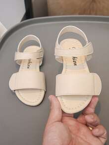 Dép xăng đan trẻ em unisex, thiết yếu cho mọi mùa | Thiết kế khóa dán tiện lợi, thoải mái như mây | Phù hợp cho trường học/bãi biển/biểu diễn/thảm đỏ/các dịp hàng ngày! - Màu be - Xem 5