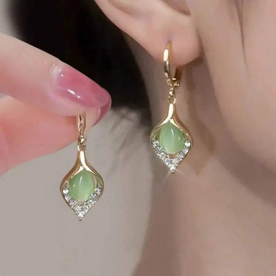Green Water Droplet Earrings, Featuring Sparkling Zirconia Inlay And Exquisite Leaf Shaped Water Droplet Pendant, Elegant And Suitable For Daily Wear