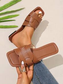 Ximi Ruo Spring/Summer Fashion, Comfortable Flat Heel Round Toe Slip-On Beach Slippers, Versatile Decorative Flat Sandals For Summer, Holiday Essential - Brown - View 5