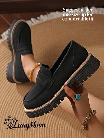 2026新款女士高品质绒面革平底乐福鞋，休闲舒适，轻便透气，时尚百搭，适合校园、派对、聚会等场合。采用时尚高档皮革材质，简约设计，兼具可爱校园风和优雅公主风，纯色性感高端，时尚公主风，适合派对和日常穿着，也适合婚礼和其他节日场合。