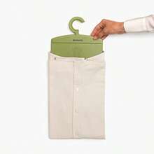 Brabantia Tabla plegable verde tranquilo para camisas carpeta de lavandería ayudante de ropa plegable (8 x 0.2 x 15 pulgadas) - Verde tranquilo. - Ver 5