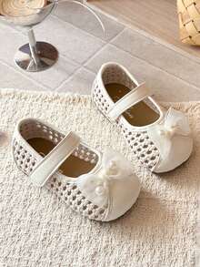1 Pair Children's Summer Hollow Closed Toe Sandals, Girls Breathable Non-Slip Soft Bottom - Beige - View 2