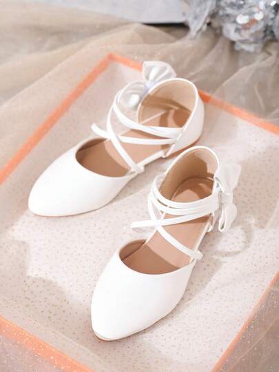 Nuevos zapatos con tiras cruzadas para adolescentes