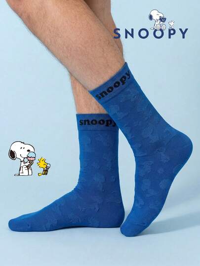 SNOOPY 3双装正品史努比袜子，男士提花图案蓝色短袜，适合夏季、运动和情侣搭配。这款蓝色袜子采用可爱独特的史努比卡通图案设计，具有透气、吸湿排汗、休闲、多功能和时尚的特点。非常适合学生和成人穿着，是送礼和日常穿着的理想之选。