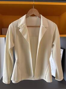 Women's Formal Blazer With Ruffle Details On The Sides, Made Of Thick Neoprene Fabric. - 奶油色 - 查看 3