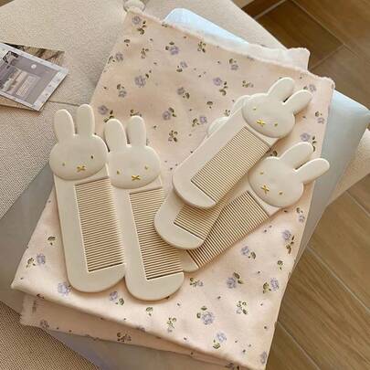  1 chiếc lược chải tóc hình thỏ Miffy hoạt hình, thiết kế nhỏ gọn và dễ mang theo, phù hợp để chải tóc thẳng và tóc dài, dễ dàng và thoải mái khi sử dụng.