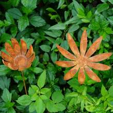 1pc Vintage Metal Flower Garden Sign, Rustic Iron Art Outdoor Yard Decor, Floral Shaped Lawn Ornament, Weather-Resistant Durable Garden Sculpture, Landscape Decoration, Yard Beautification, Unique Iron Craft Design - 1pc Rusty Flower - View 5
