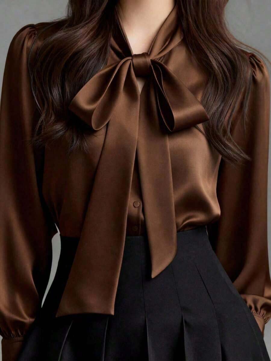 Camisa casual de manga larga de satén blanco elegante para mujer, blusa versátil para ir al trabajo con detalle de cuello con lazo - unicolor apto para todas las estaciones, lavable a máquina, no transparente, tela suave y transpirable, textura de satén refinada, corbata de unicolor para la oficina y uso diario en primavera - Café integral - Ver 1