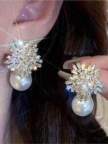 Topshiny 1 Pair Elegant Luxury Rhinestone Snowflake Faux Pearl Earrings Exaggerated French Style Bridal Earrings For Women Suitable For Party And Daily Wear - 黃金 - 查看 1