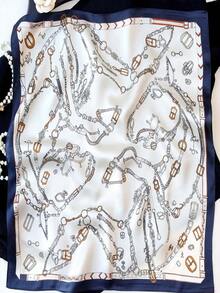 女士印花围巾一条，仿丝绸材质，时尚百搭，可作头巾或领巾使用。 - 米色 - 查看 2