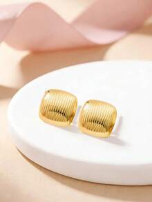 1 par de pendientes elegantes de acero inoxidable con estilo vintage de metal cuadrado y plisado, adecuados para uso diario durante todo el año, regalo para el Día de la Madre - Dorado - Ver 4