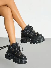 Botas de tobillo con suela gruesa y plataforma, suela blanda, puntera redonda negra de mujer con cordones y elementos metálicos, estilo plano punk casual, moda Y2K Halloween - Negro - Ver 7