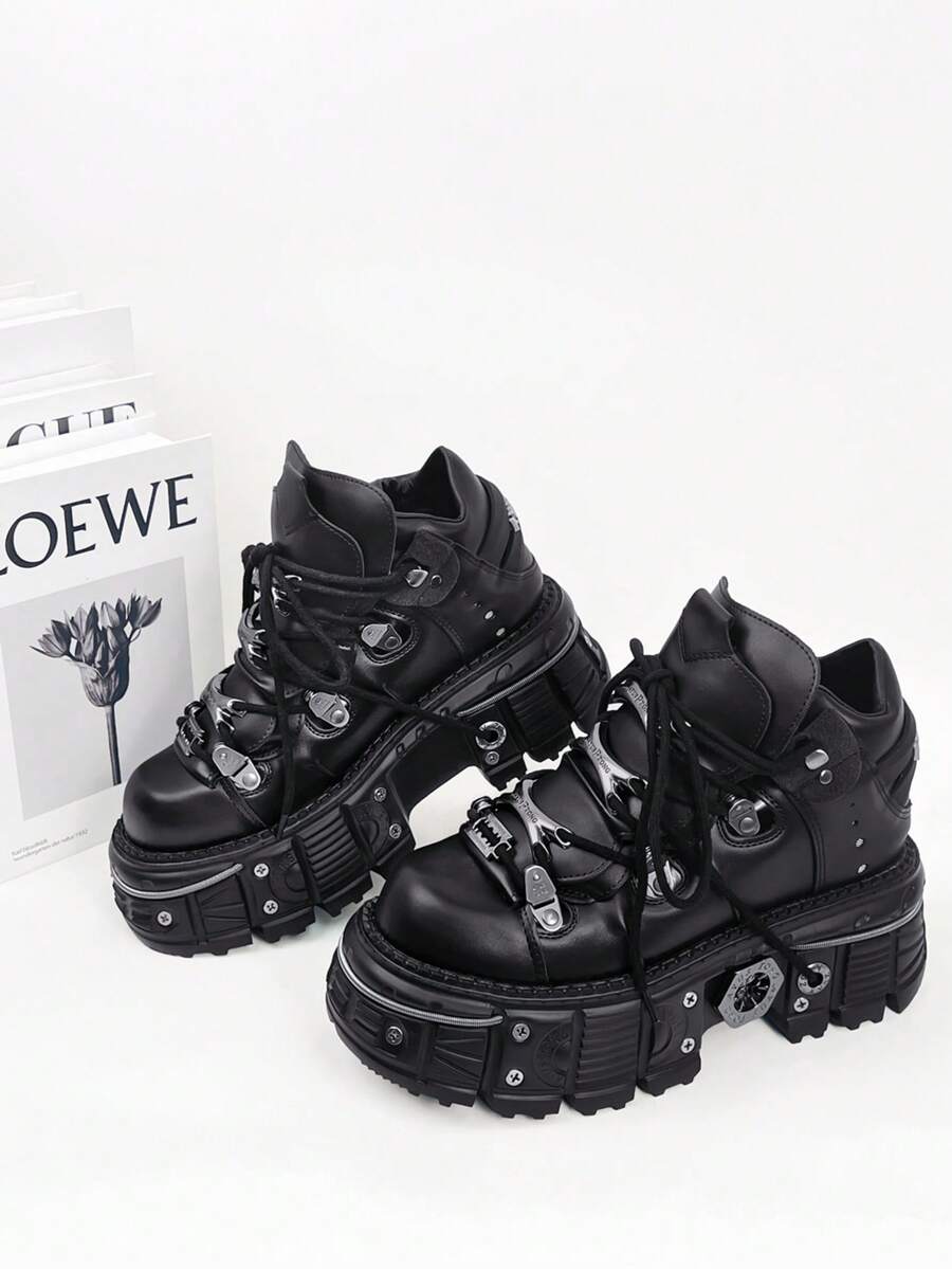 Botas de tobillo con suela gruesa y plataforma, suela blanda, puntera redonda negra de mujer con cordones y elementos metálicos, estilo plano punk casual, moda Y2K Halloween