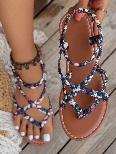 Dép xăng đan đế bằng kiểu dáng Bohemian, dệt thủ công, đơn giản, phong cách Âu Mỹ, thích hợp cho nữ, đi chơi nhà, dự tiệc, đi biển. Thiết kế mũi dép bóng bẩy, đế chống trượt, mang lại cảm giác thoải mái.