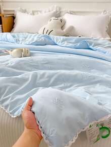 1 buah Selimut Chiffon dengan Hiasan Pita Timbul Renda, Selimut Ringan dan Sejuk untuk Tempat Tidur Ganda, Bernapas dan Lembut untuk Penggunaan Musim Panas - Baby Blue - View 4