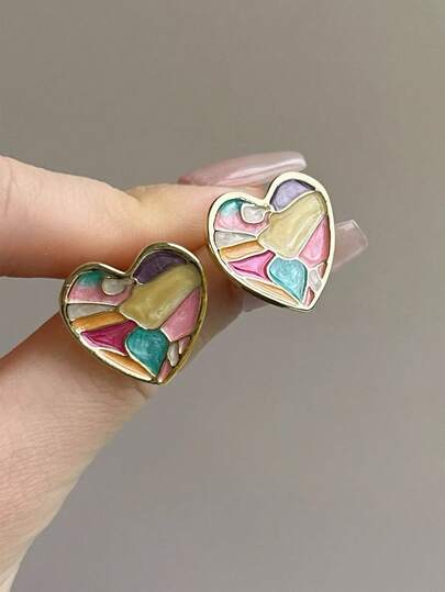 1 Đôi bông tai hình trái tim hình học bằng men màu sắc rực rỡ, thiết kế độc đáo, dễ thương, phù hợp cho nữ giới đeo hàng ngày, đi làm, đi chơi và dự tiệc.
