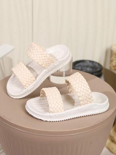 1 đôi dép lê đế bằng màu trắng cho bé gái, đế EVA mềm bền chống trượt, mũi tròn bằng da PU kẻ caro, phù hợp cho bé gái từ 3-15 tuổi, đi chơi hàng ngày, đi học, đi bộ, du lịch, ngoài trời, ở nhà, dự tiệc, mẫu giày mới xuân hè 2026 cho bé gái.