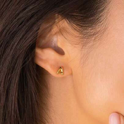 S925纯银26个字母耳钉，18K镀金低过敏性字母首饰，精致A-Z字母个性化耳环，女士礼盒装