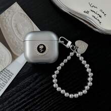 这款时尚的苹果耳机保护套采用独特的银色爱心和花朵设计，并搭配心形手链吊坠。它防震、保护耳机、防尘，同时又时尚美观。适合青少年和年轻人，既可日常使用，也可作为一份别致的礼物。 - 彩色 - 查看 11