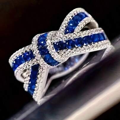 1枚奢华优雅蝴蝶结设计戒指，小巧简约，百搭日常佩戴，适合通勤、送礼、度假等场合。