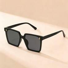 1 Pair Classic Square Casual Fashion Glasses, Retro Elegant Luxury High-Quality, Fashionable Portable, Suitable For All Face Shapes, Applicable For Daily Life, Outdoor, Vacation, Driving, Travel, Party, Beach, Camping, Hiking, Leisure, Festivals. - Multicolor - View 4