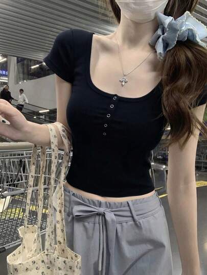 女士U领短袖T恤，夏季新款时尚纯色休闲百搭修身短款纽扣上衣，日常穿着