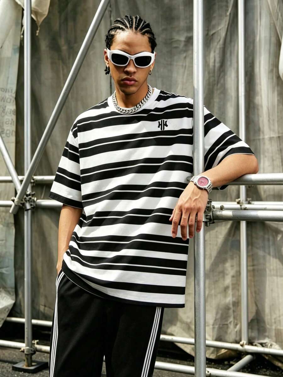 Camiseta holgada de hombre con rayas gruesas en blanco y negro, estilo minimalista de ropa urbana - Blanco y Negro - Ver 1