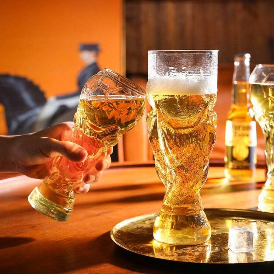 1 chiếc ly bia chủ đề World Cup sáng tạo, hình cúp và quả bóng đá, ly thủy tinh dung tích lớn thích hợp cho quán bar, gia đình, tiệc World Cup và người hâm mộ bóng đá. - Xem 1