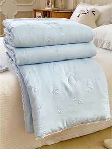 1 buah Selimut Chiffon dengan Hiasan Pita Timbul Renda, Selimut Ringan dan Sejuk untuk Tempat Tidur Ganda, Bernapas dan Lembut untuk Penggunaan Musim Panas - Baby Blue - View 9